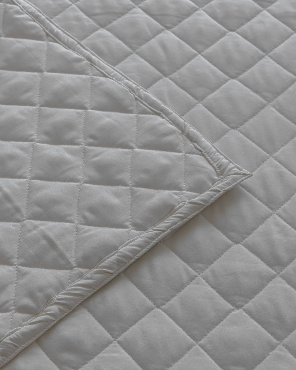 Westy Home quilted dohar, Silver Grey, fabric stitching closeup